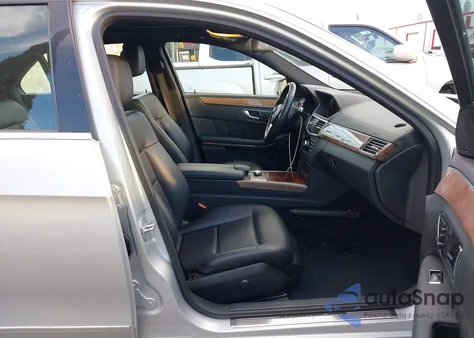 2013 Mercedes-Benz E 350 z USA, uszkodzony, nr VIN WDDHF5KB3DA723120